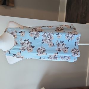 Daily Look Blue floral tank